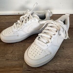 Classic White Nike Boys Sneakers 3.5